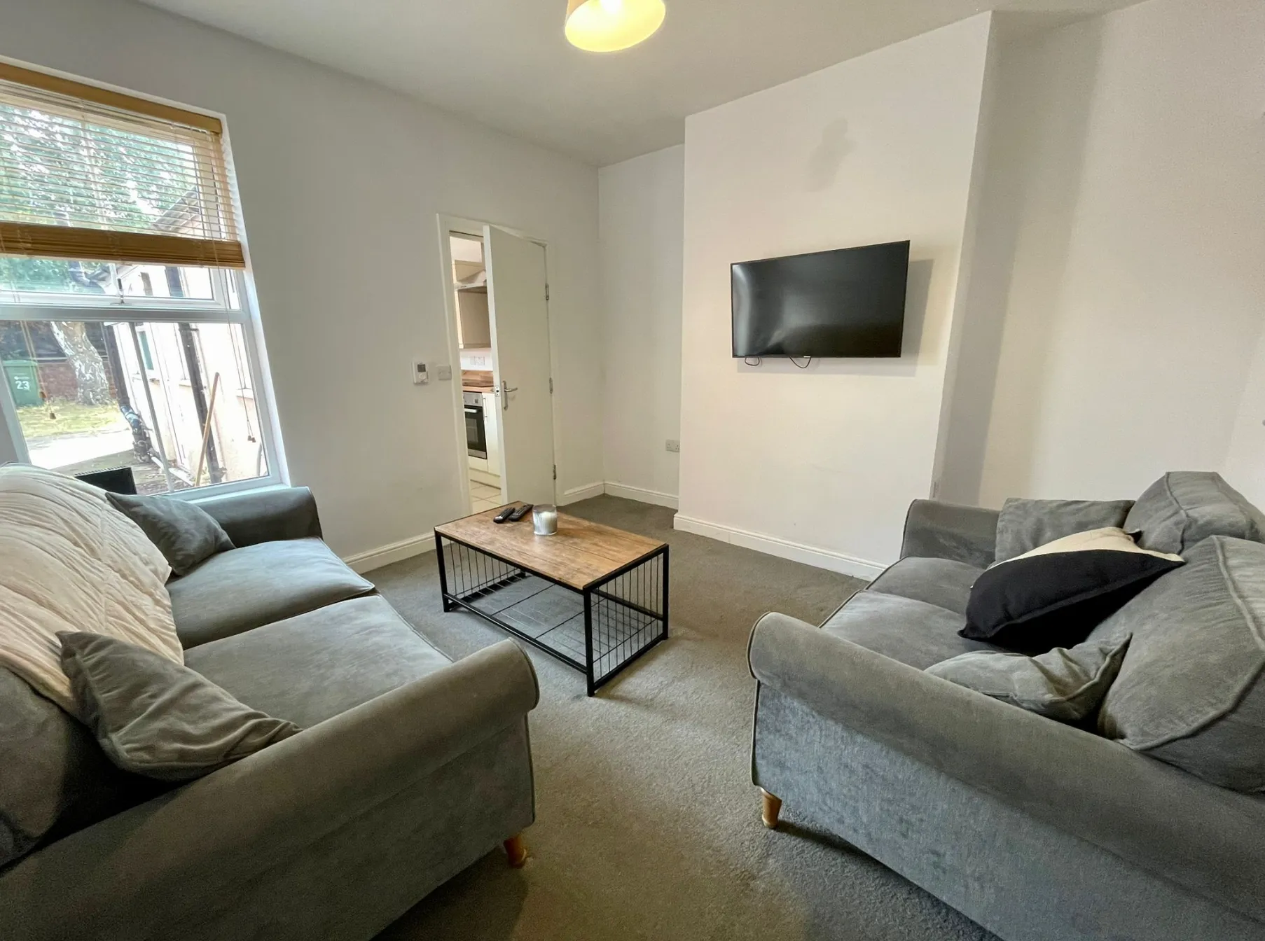 3 Bed - Bills Inclusive - Severn Street - Image 1